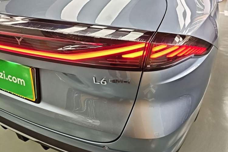 Used Geely Galaxy L6 2025 EM-i 140km Starship Edition Right Rear Taillight