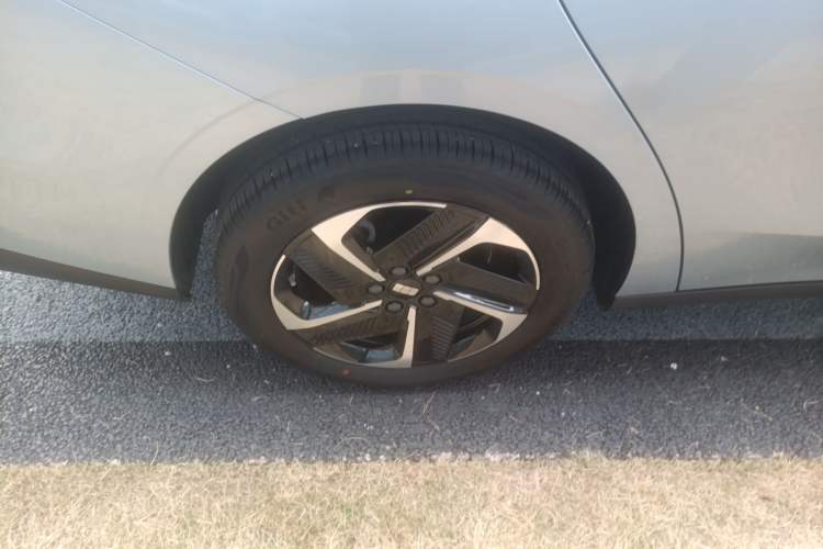 Used Geely Galaxy L6 2025 EM-i 140km Starship Edition Right Rear Wheel Hub