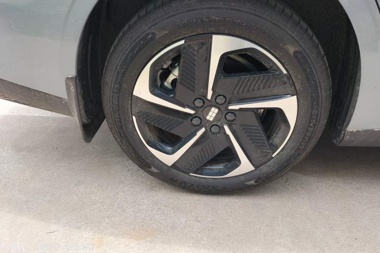 Used Geely Galaxy L6 2025 EM-i 140km Explorer+ Edition Right Rear Wheel Hub