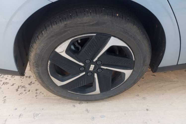 Used Geely Galaxy L6 2025 EM-i 140km Starship Edition Right Rear Wheel Hub