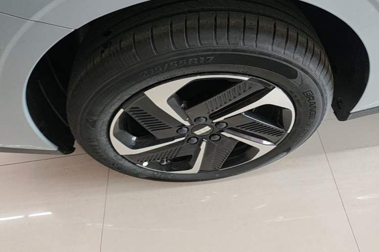 Used Geely Galaxy L6 2025 EM-i 140km Explorer+ Edition Right Rear Wheel Hub