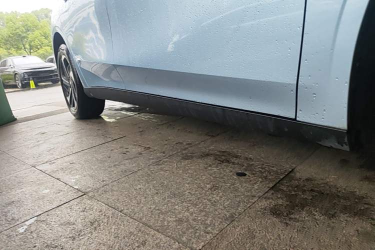 Used Geely Galaxy L6 2025 EM-i 140km Starship Edition Right Side Sill