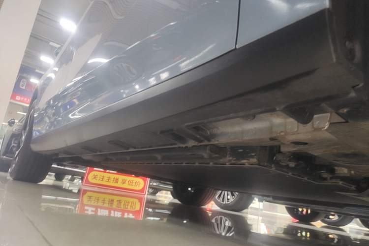 Used Geely Galaxy L6 2025 EM-i 140km Starship Edition Right Side Sill