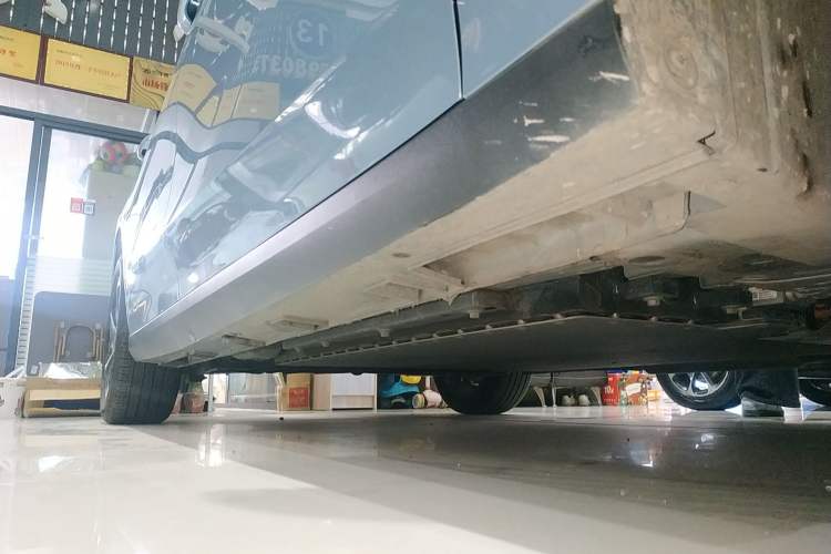 Used Geely Galaxy L6 2025 EM-i 140km Starship Edition Right Side Sill