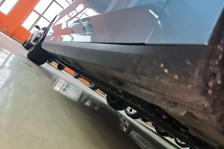 Used Geely Galaxy L6 2025 EM-i 140km Starship Edition Right Side Sill
