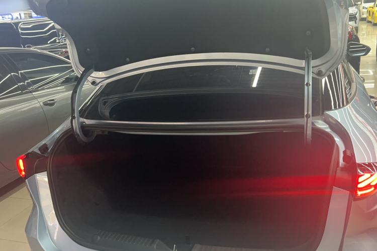 Used Geely Galaxy L6 2025 EM-i 140km Long-Range Version Trunk