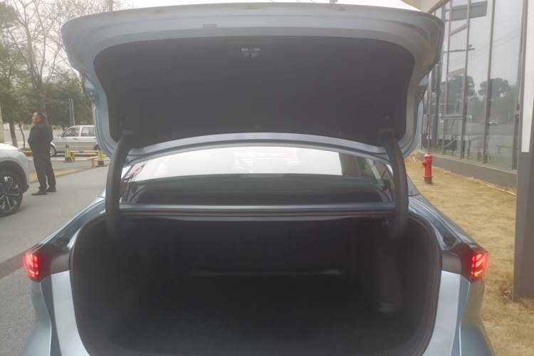 Used Geely Galaxy L6 2025 EM-i 140km Starship Edition Trunk