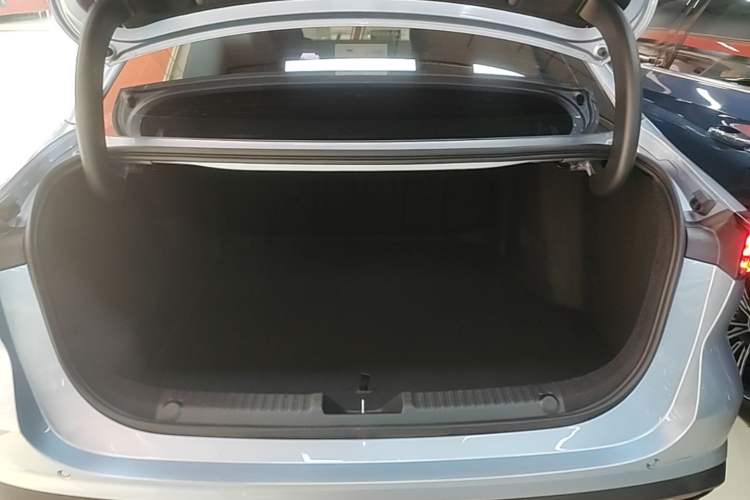 Used Geely Galaxy L6 2025 EM-i 140km Starship Edition Trunk