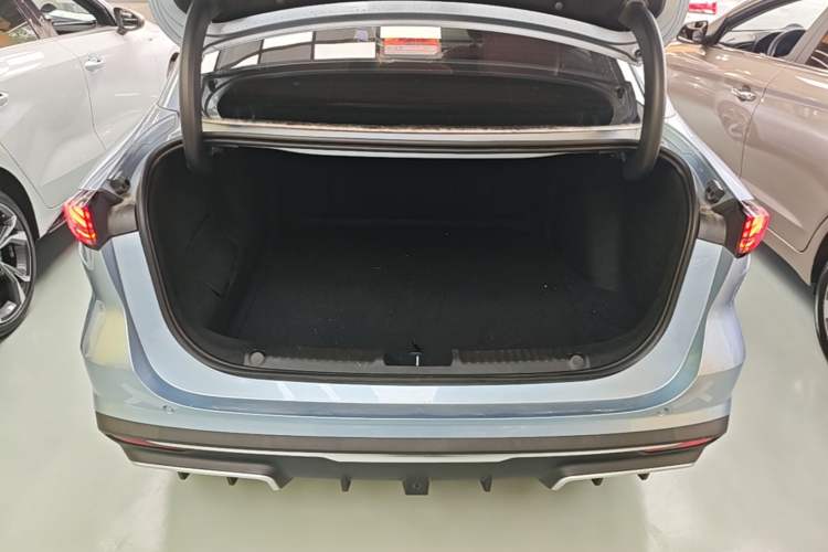 Used Geely Galaxy L6 2025 EM-i 140km Starship Edition Trunk