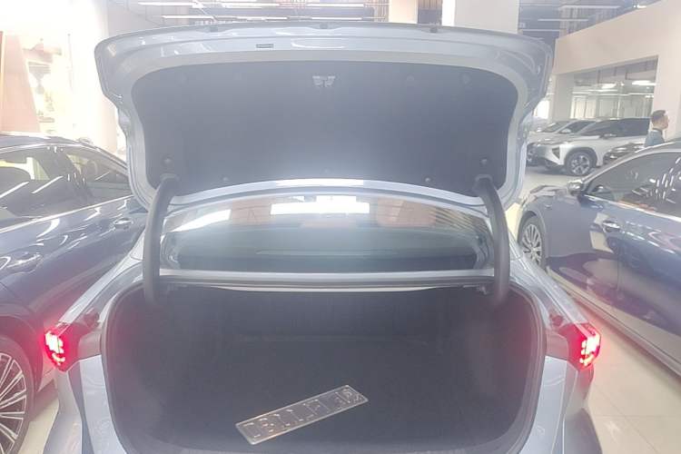Used Geely Galaxy L6 2025 EM-i 140km Starship Edition Trunk