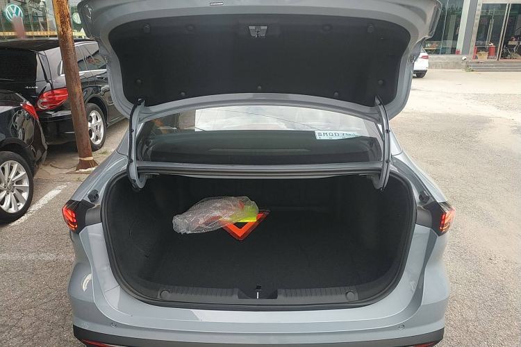 Used Geely Galaxy L6 2025 EM-i 60km Launch Edition Trunk