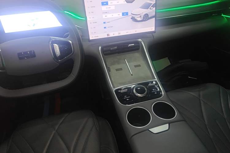 Used Geely Galaxy L6 2025 EM-i 140km Explorer+ Edition Audio And AC Panel