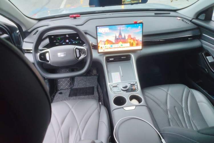 Used Geely Galaxy L6 2025 EM-i 60km Launch Edition Center Console
