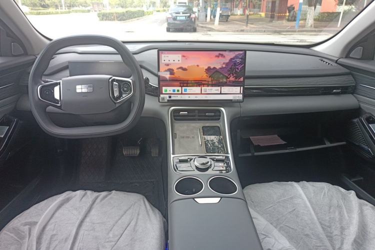 Used Geely Galaxy L6 2025 EM-i 140km Long-Range Version Center Console