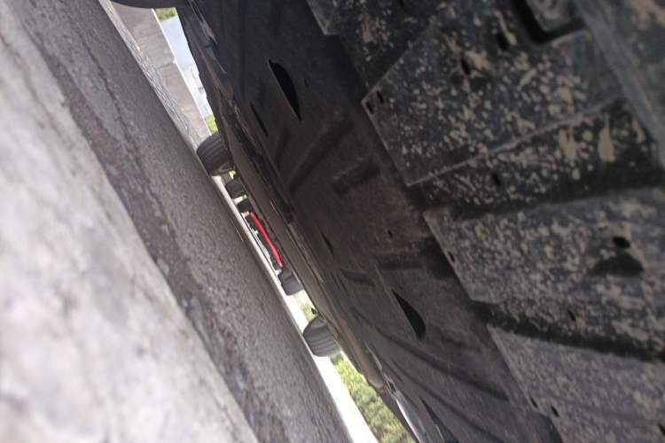 Used Geely Galaxy L6 2025 EM-i 140km Long-Range Version Chassis Front