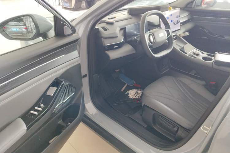 Used Geely Galaxy L6 2025 EM-i 140km Long-Range Version Driver Seat