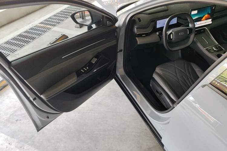 Used Geely Galaxy L6 2025 EM-i 140km Explorer+ Edition Driver Seat