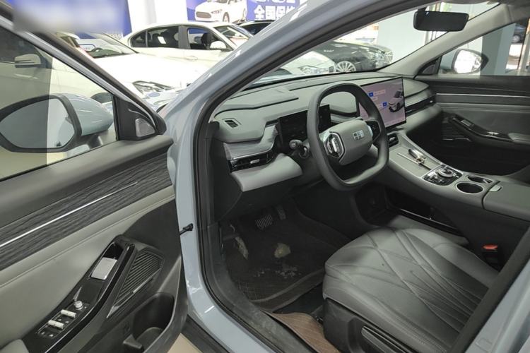 Used Geely Galaxy L6 2025 EM-i 140km Long-Range Version Driver Seat