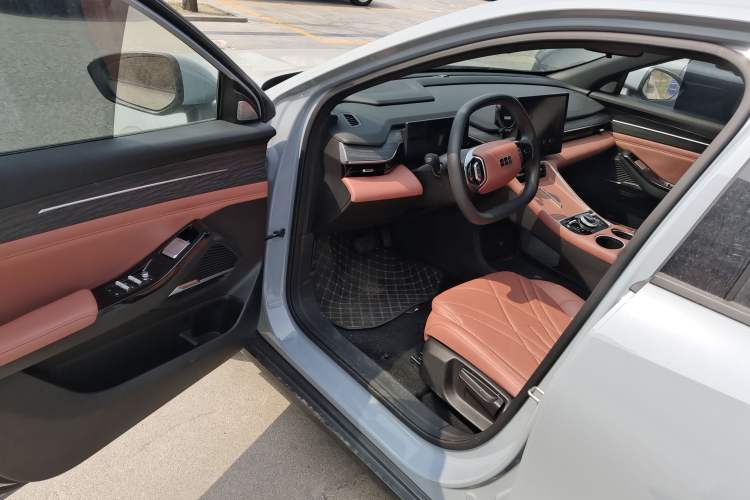 Used Geely Galaxy L6 2025 EM-i 60km Launch Edition Driver Seat