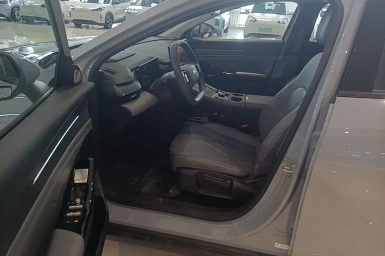 Used Geely Galaxy L6 2025 EM-i 60km Launch Edition Driver Seat