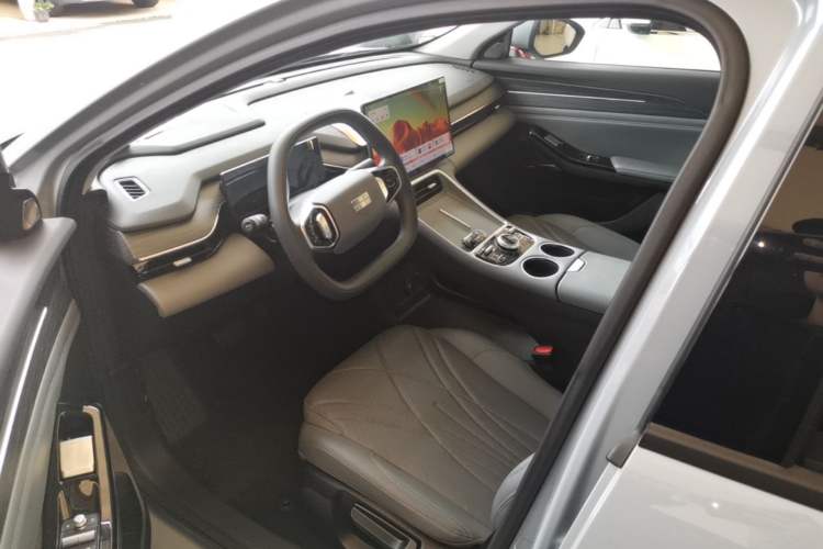 Used Geely Galaxy L6 2025 EM-i 60km Launch Edition Driver Seat