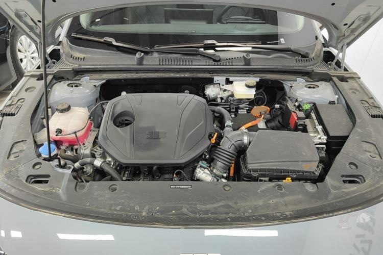 Used Geely Galaxy L6 2025 EM-i 140km Long-Range Version Engine Bay
