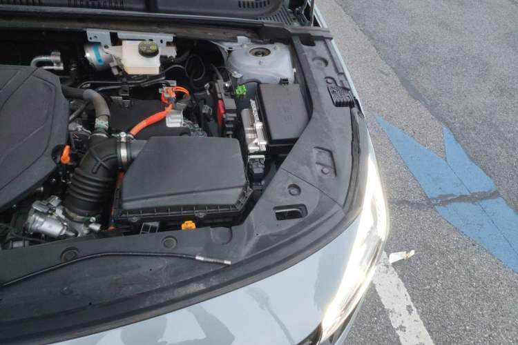 Used Geely Galaxy L6 2025 EM-i 60km Launch Edition Engine Bay Left