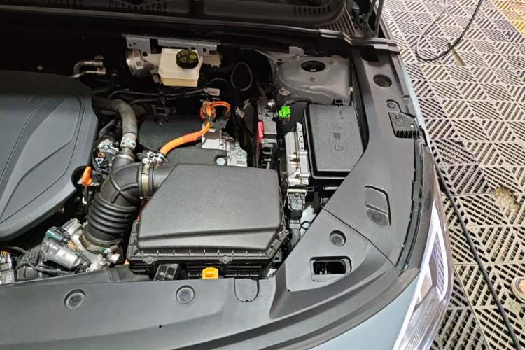 Used Geely Galaxy L6 2025 EM-i 140km Explorer+ Edition Engine Bay Left