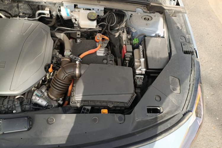 Used Geely Galaxy L6 2025 EM-i 60km Launch Edition Engine Bay Left