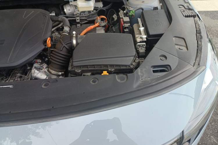 Used Geely Galaxy L6 2025 EM-i 140km Long-Range Version Engine Bay Left
