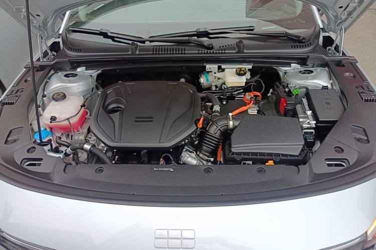 Used Geely Galaxy L6 2025 EM-i 60km Launch Edition Engine Bay
