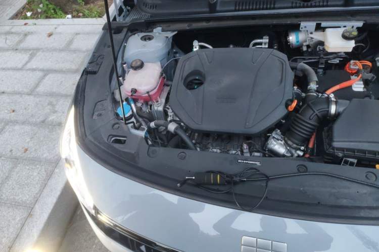 Used Geely Galaxy L6 2025 EM-i 60km Launch Edition Engine Bay Right