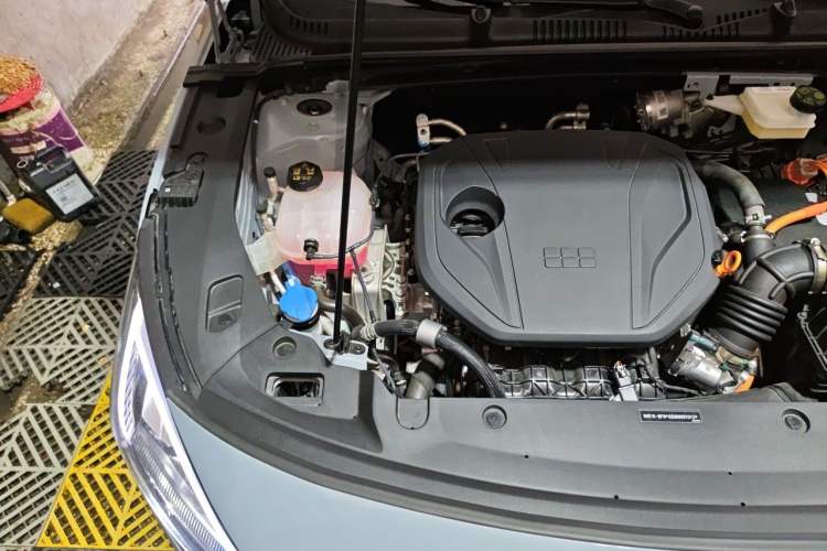 Used Geely Galaxy L6 2025 EM-i 140km Explorer+ Edition Engine Bay Right