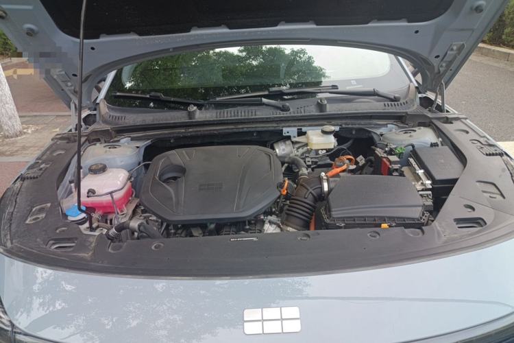 Used Geely Galaxy L6 2025 EM-i 140km Long-Range Version Engine Bay