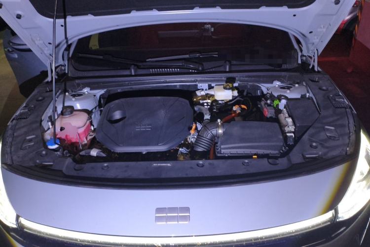Used Geely Galaxy L6 2025 EM-i 140km Long-Range Version Engine Bay