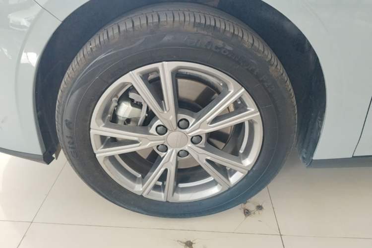 Used Geely Galaxy L6 2025 EM-i 140km Long-Range Version Exterior 4