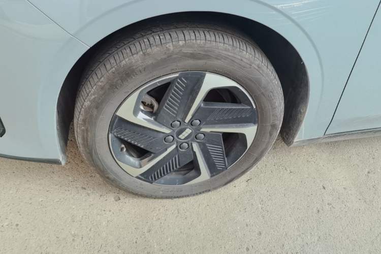 Used Geely Galaxy L6 2025 EM-i 140km Explorer+ Edition Exterior 4