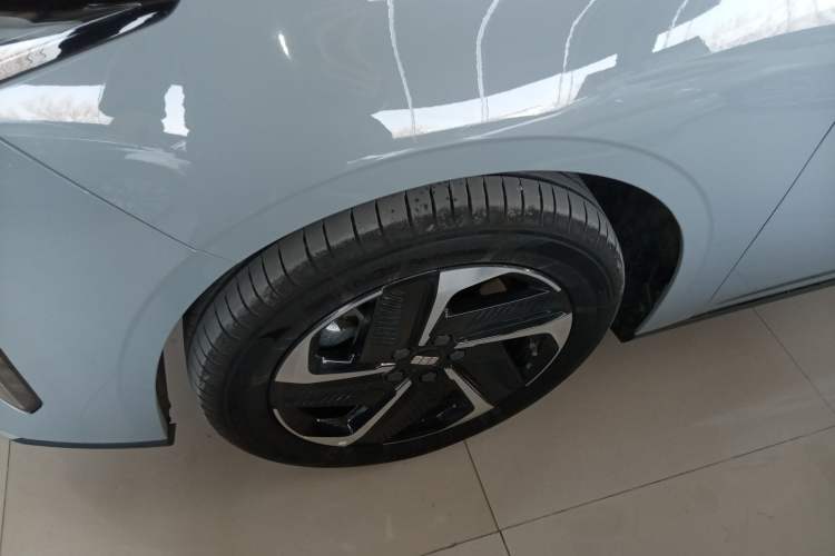 Used Geely Galaxy L6 2025 EM-i 140km Explorer+ Edition Exterior 4