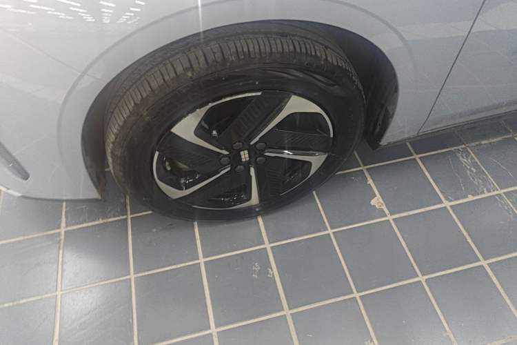 Used Geely Galaxy L6 2025 EM-i 140km Explorer+ Edition Exterior 4