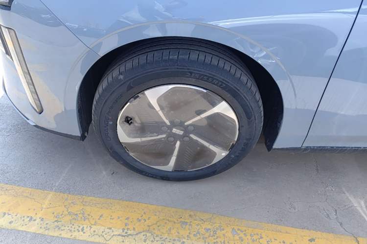 Used Geely Galaxy L6 2025 EM-i 60km Launch Edition Exterior 4