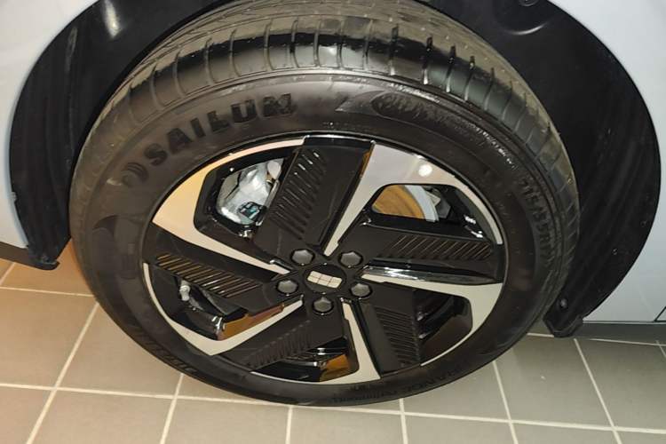 Used Geely Galaxy L6 2025 EM-i 140km Explorer+ Edition Exterior 5
