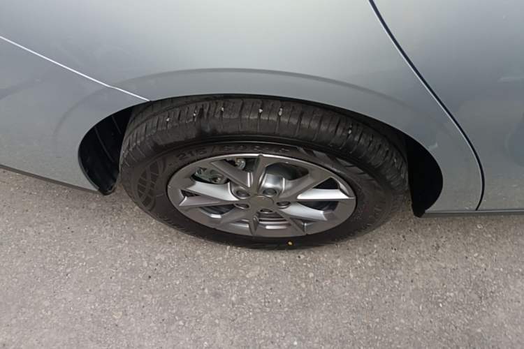 Used Geely Galaxy L6 2025 EM-i 60km Launch Edition Exterior 5