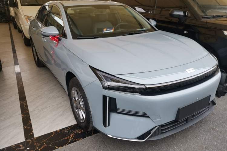 Used Geely Galaxy L6 2025 EM-i 60km Launch Edition Front Right 45 Deg