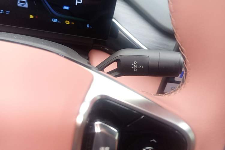 Used Geely Galaxy L6 2025 EM-i 60km Exploration Edition Gear Lever