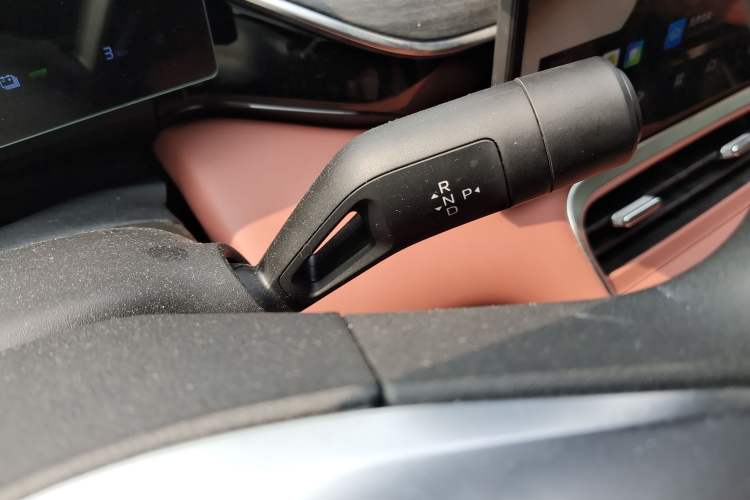 Used Geely Galaxy L6 2025 EM-i 60km Launch Edition Gear Lever