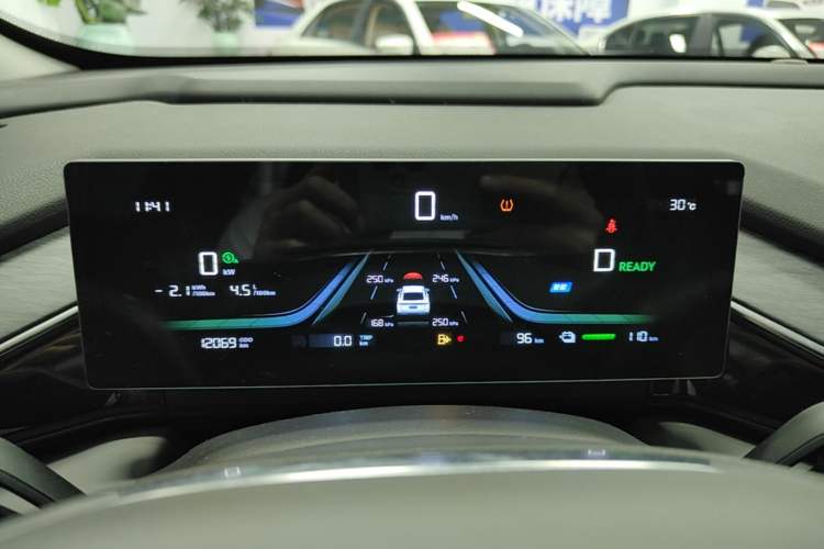 Used Geely Galaxy L6 2025 EM-i 140km Long-Range Version Instrument Cluster