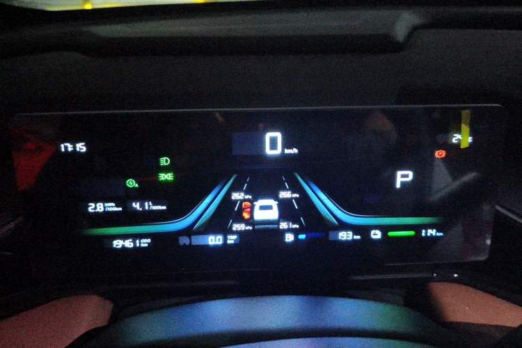 Used Geely Galaxy L6 2025 EM-i 140km Long-Range Version Instrument Cluster
