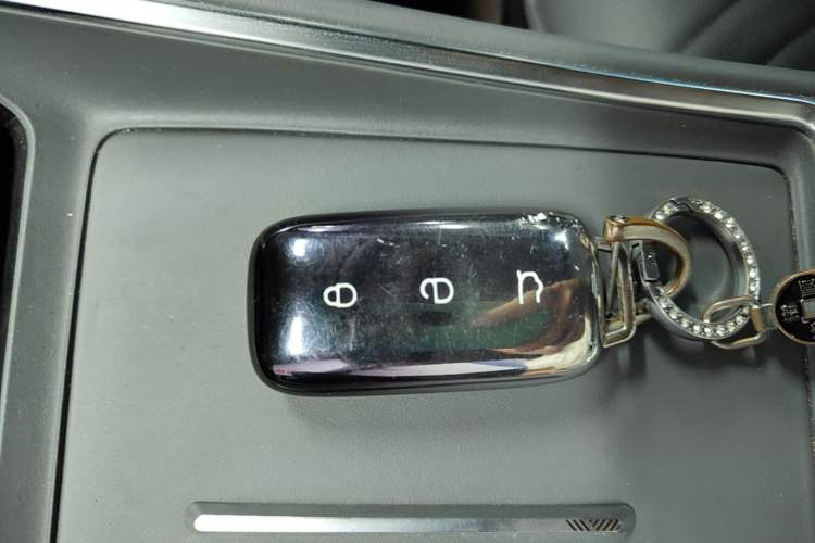 Used Geely Galaxy L6 2025 EM-i 140km Long-Range Version Interior 1