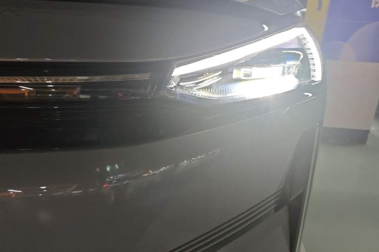 Used Geely Galaxy L6 2025 EM-i 60km Exploration Edition Left Front Headlight
