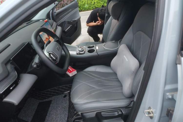 Used Geely Galaxy L6 2025 EM-i 60km Launch Edition Left Front Seat